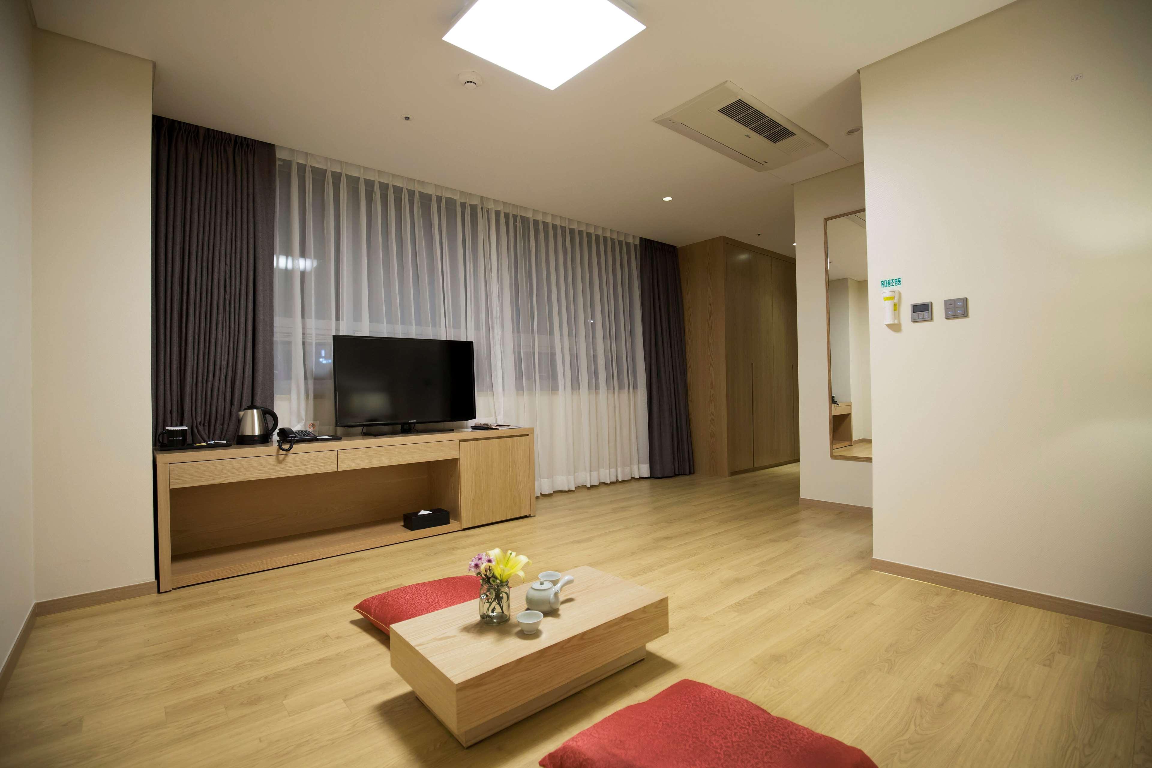 Best Western Haeundae Hotel Busan Bagian luar foto